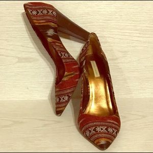 CYNTHIA VINCENT Woven Southwest tapestry Heels 7